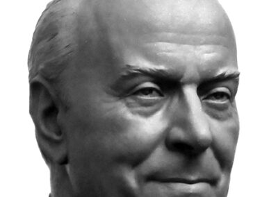 commissioned portrait Sergey Eylanbekov 15-portrait-bust-of-president-h-aliyev-clay