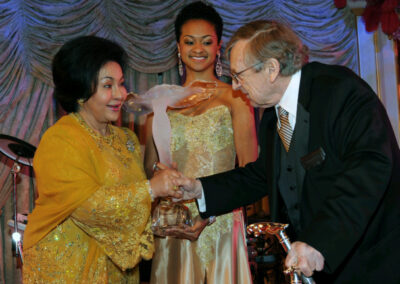 The sculpture NIKE by Sergey Eylanbekov was presented as the Peace & Harmony Award